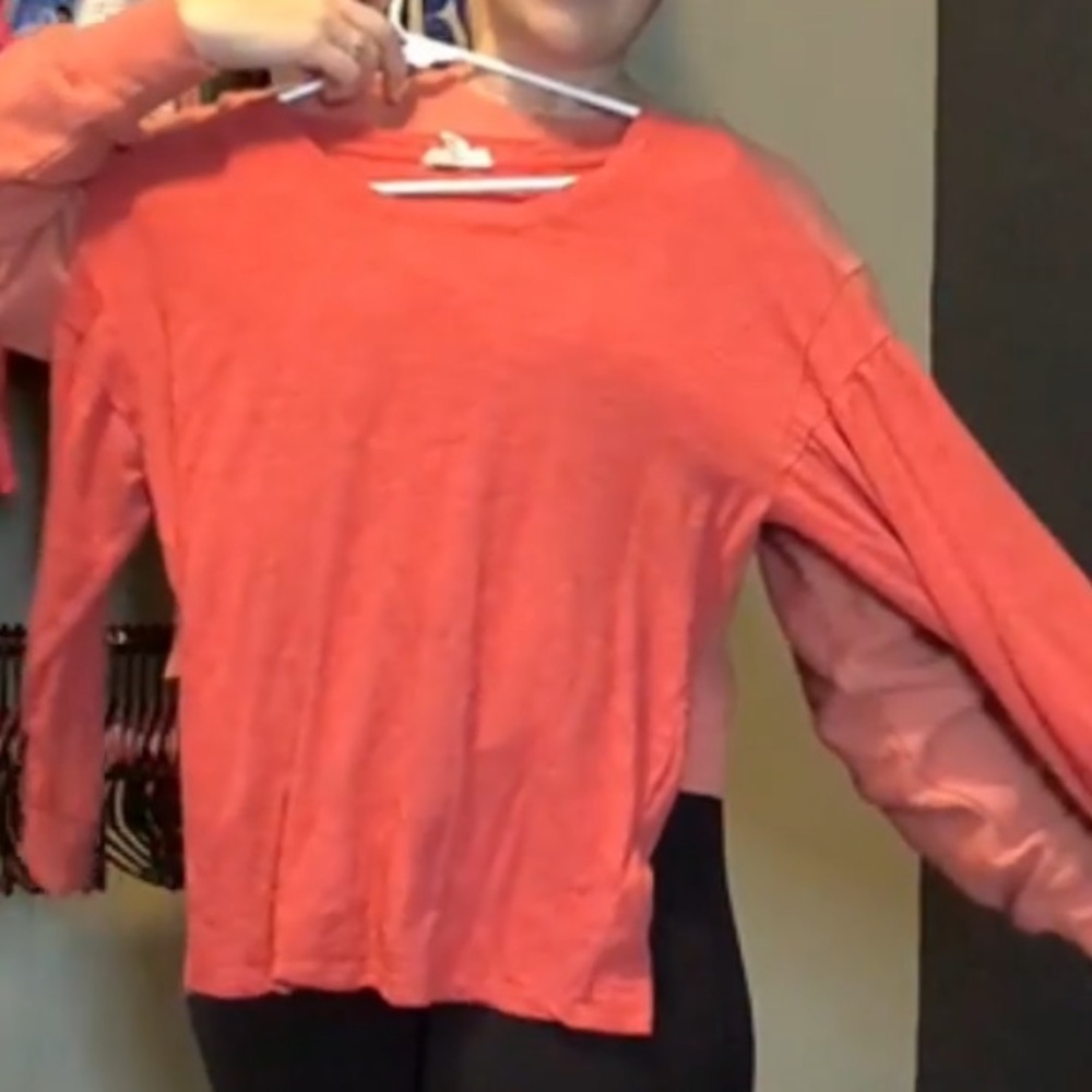 Cupio Coral Sweater Medium